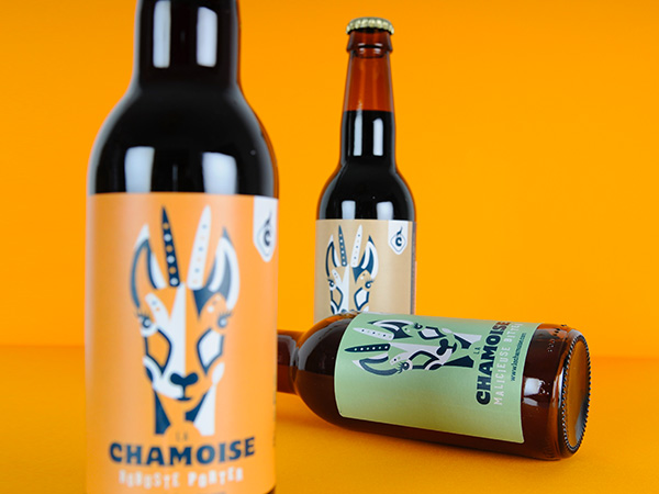 Focus sur la bouteille de bière La Chamoise Malicieuse