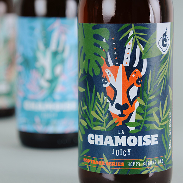 Zoom sur l'étiquette de bière La Chamoise Juicy