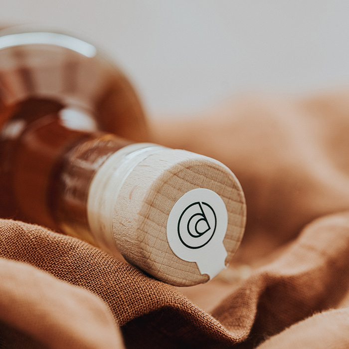 Détail de logo sur bouchon sloe gin, Antoine Gadiou