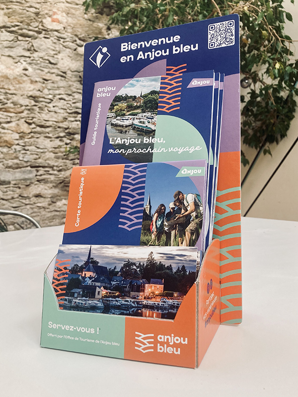 Présentoir des outils de communication de l'Anjou bleu